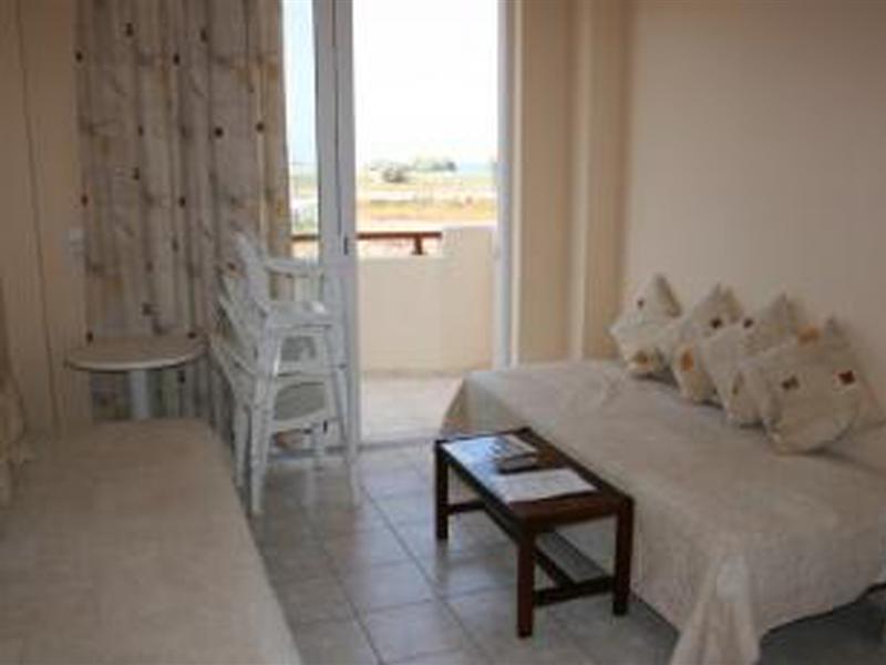 Danaos Beach Apartments Sfáka 外观 照片